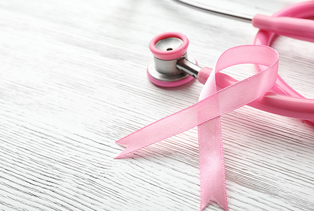 ピンクリボンと聴診器